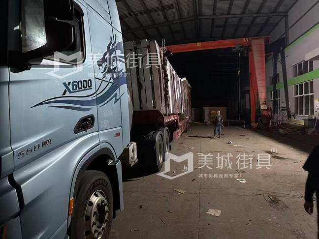 江苏美城街具为新疆定制公交候车亭第五车发货案例