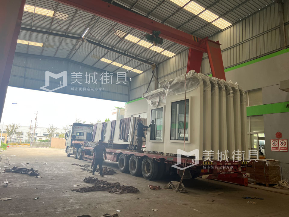 江苏美城街具为新疆定制公交站台第三批批发货案例