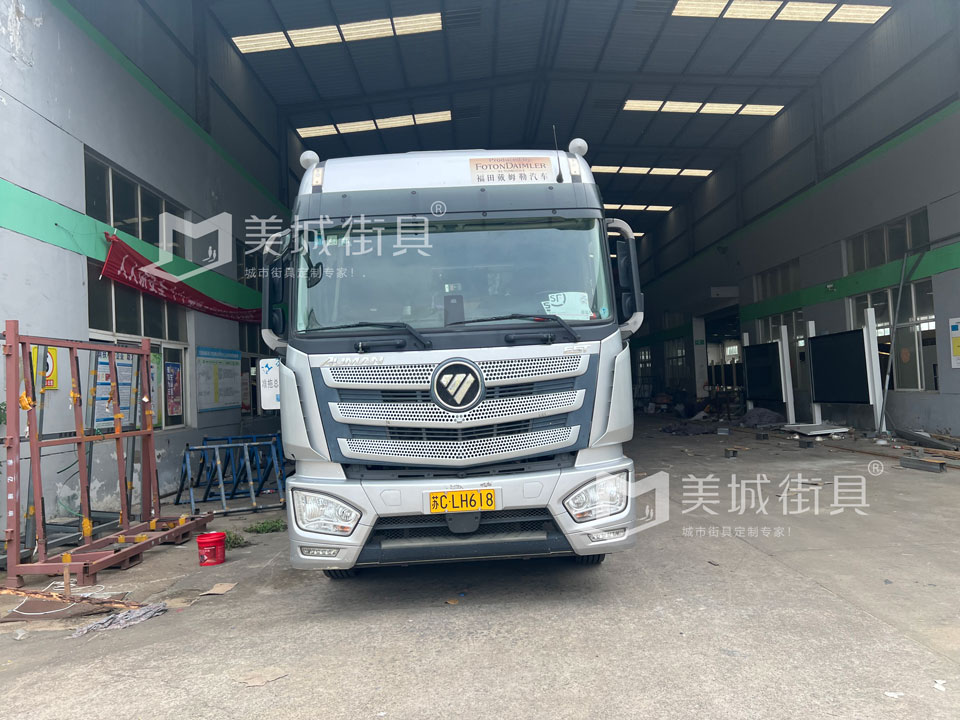 江苏美城街具为新疆定制公交站台第三批批发货案例