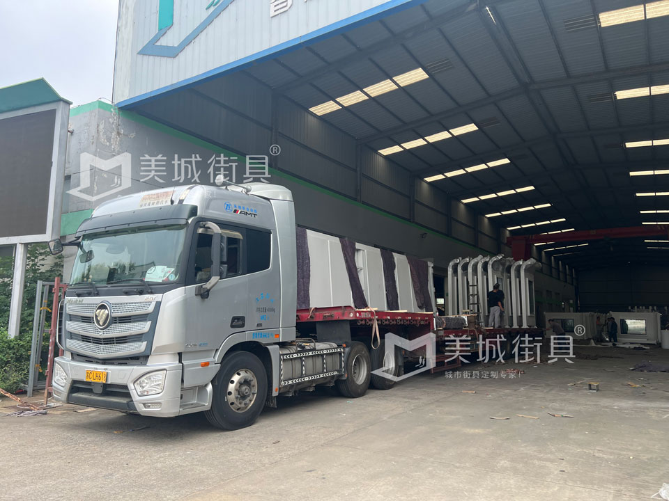 江苏美城街具为新疆定制公交站台第三批批发货案例