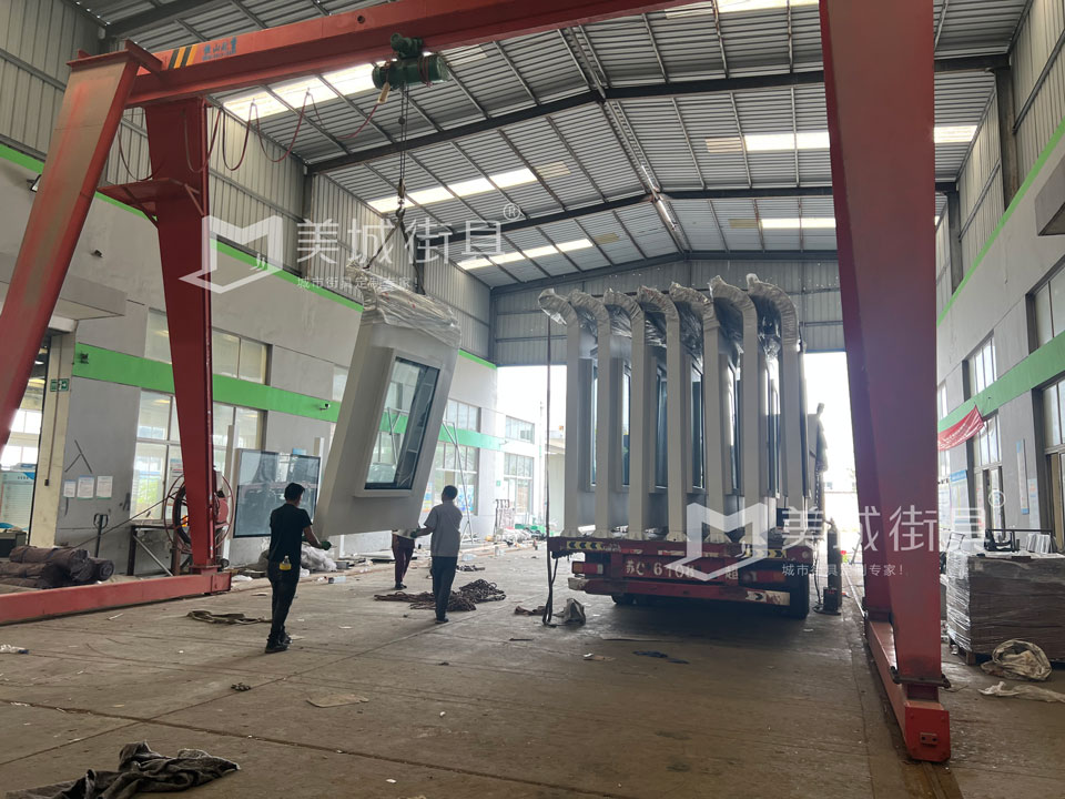 江苏美城街具为新疆定制公交站台第三批批发货案例